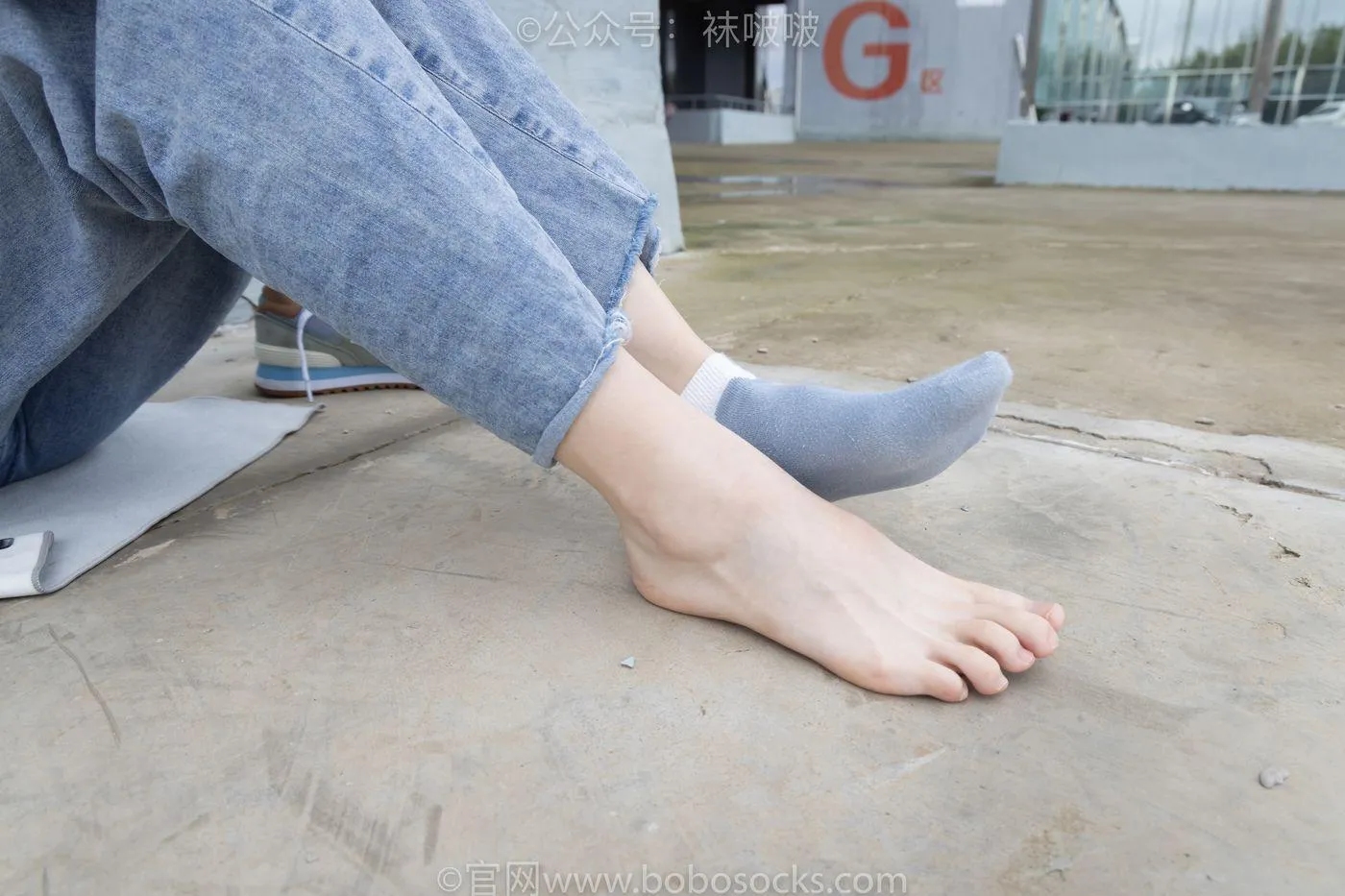 [BoBoSocks袜啵啵]NO.020 熊熊-NB运动鞋、蓝色短棉袜（踩脏）、裸足 [150P]插图6